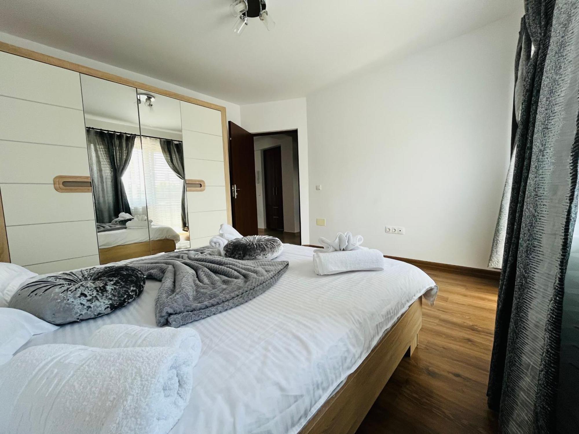 Green Apartaments Zărneşti Buitenkant foto