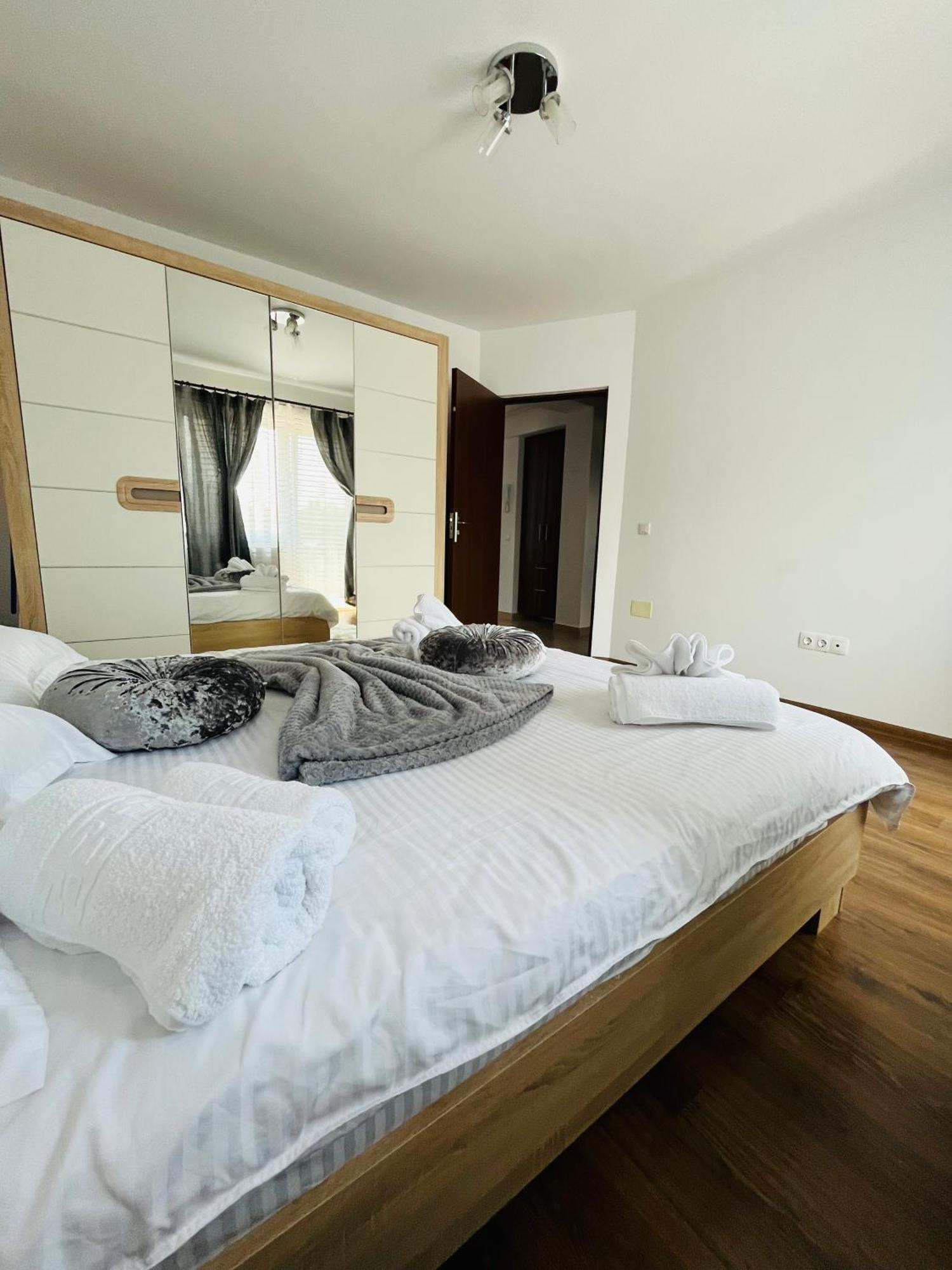 Green Apartaments Zărneşti Buitenkant foto