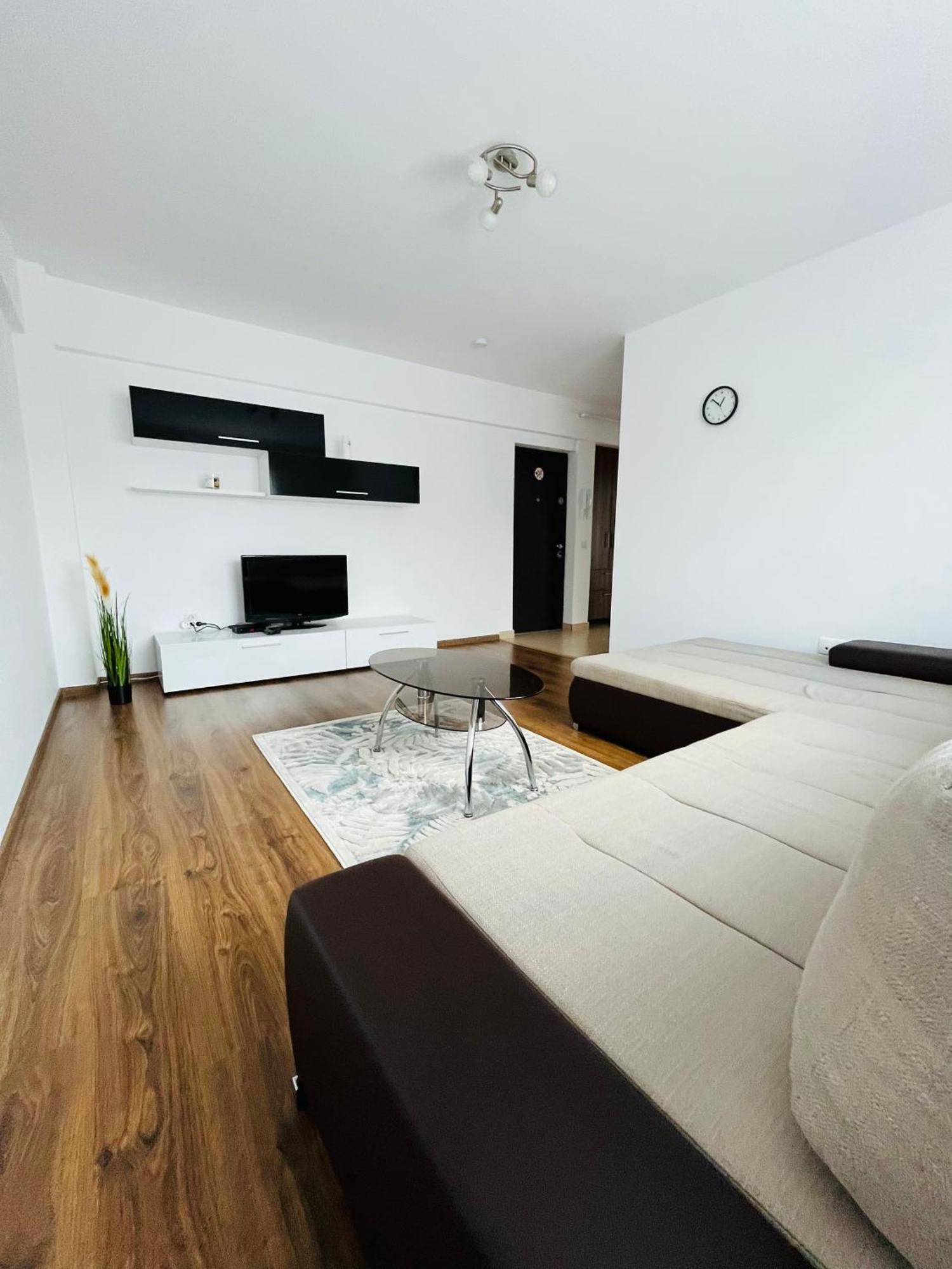 Green Apartaments Zărneşti Buitenkant foto