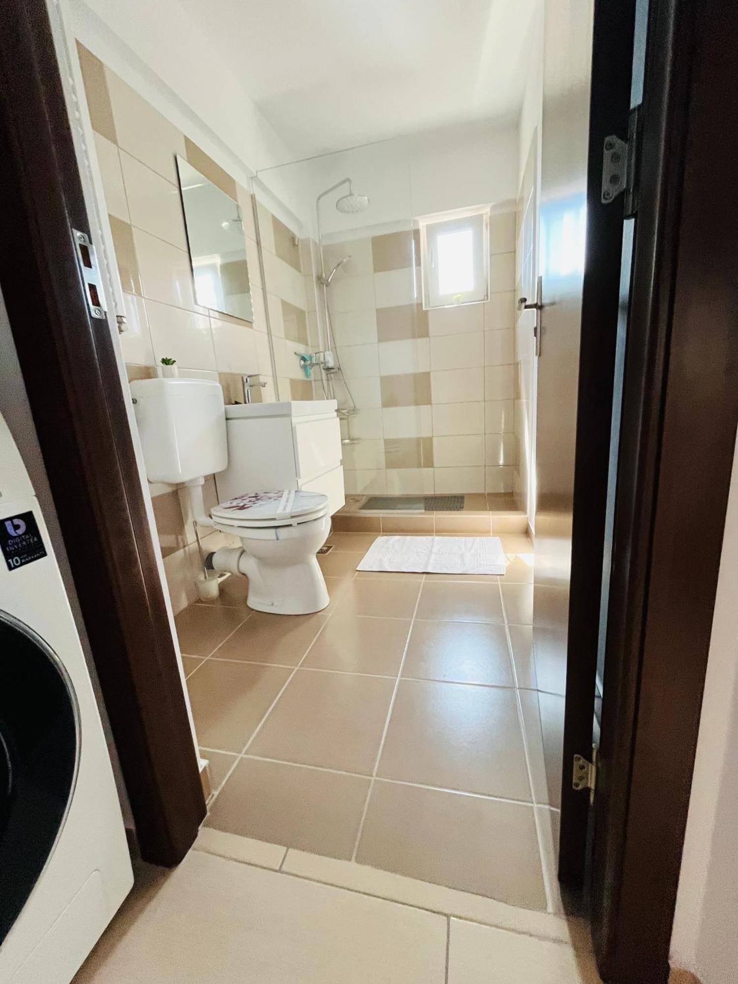 Green Apartaments Zărneşti Buitenkant foto